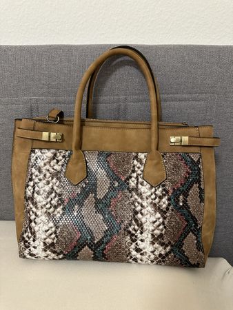 Stylish Snake-Print Tote Bag - Perfect for Autumn!