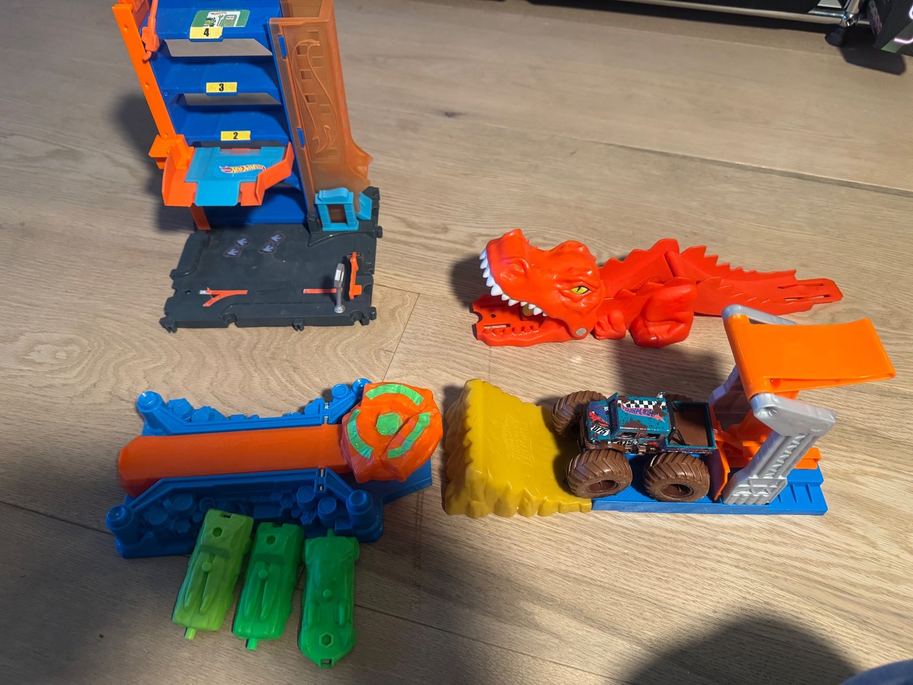 Hot Wheels Modellautos: Hot Wheels  diverse Sets – Gebraucht aus Wangen ZH von Sephora21