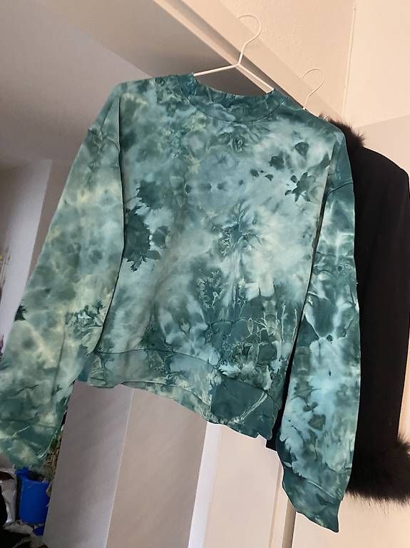 Weekday Maglioni & Felpe: Pullover Sweater Batik Waldgrün dunkelgrün – Usato da Bern venduto da n-dine