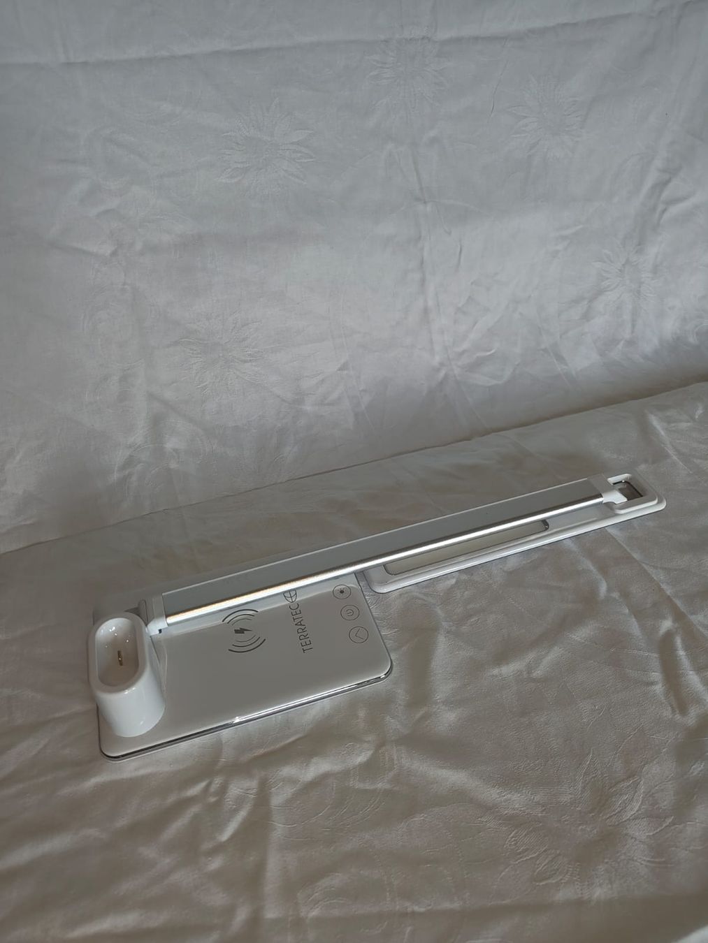 Lampes: Terratec LED-Tischleuchte mit Ladestation  – D'occasion à St, Antoni par SEMAD 3