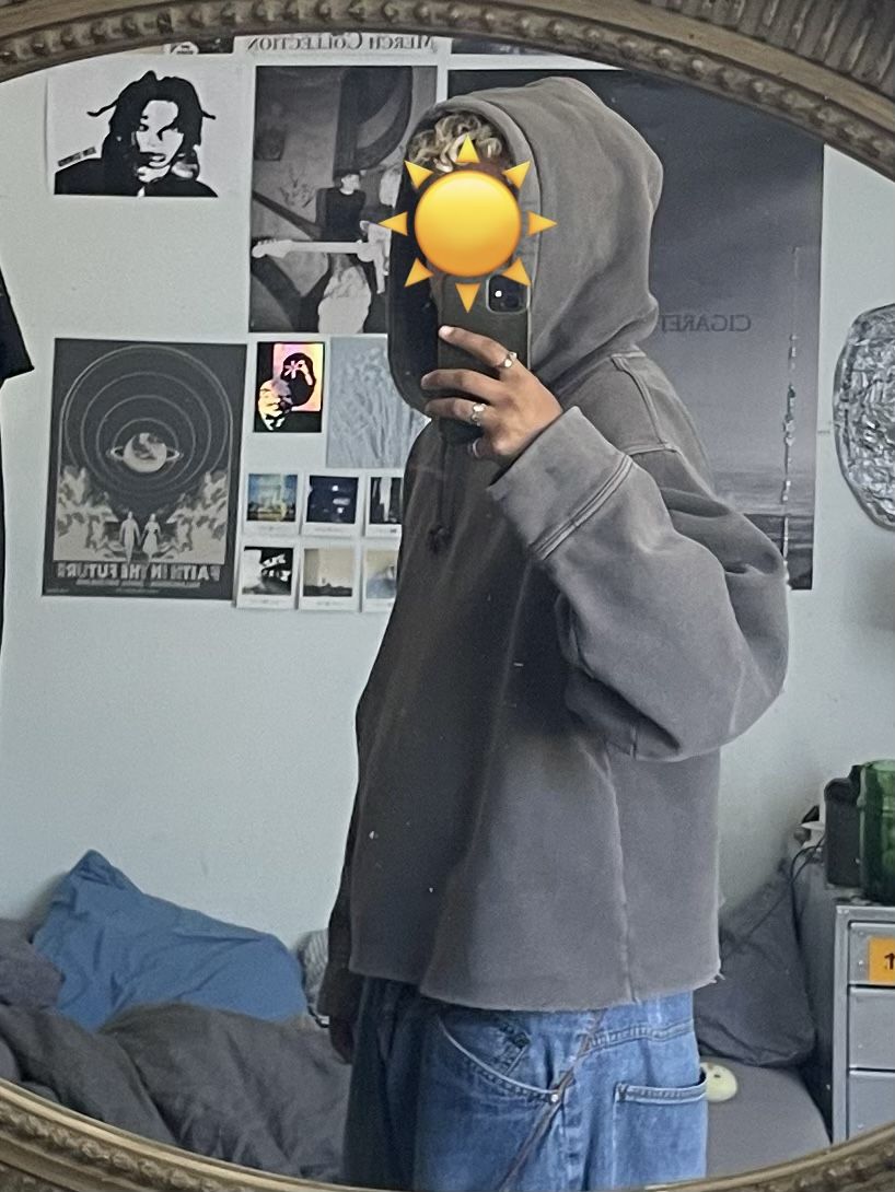 Weekday Pullover & Sweatshirts: Hoodie Grau – Gebraucht aus Zürich von mat_8qkm 1
