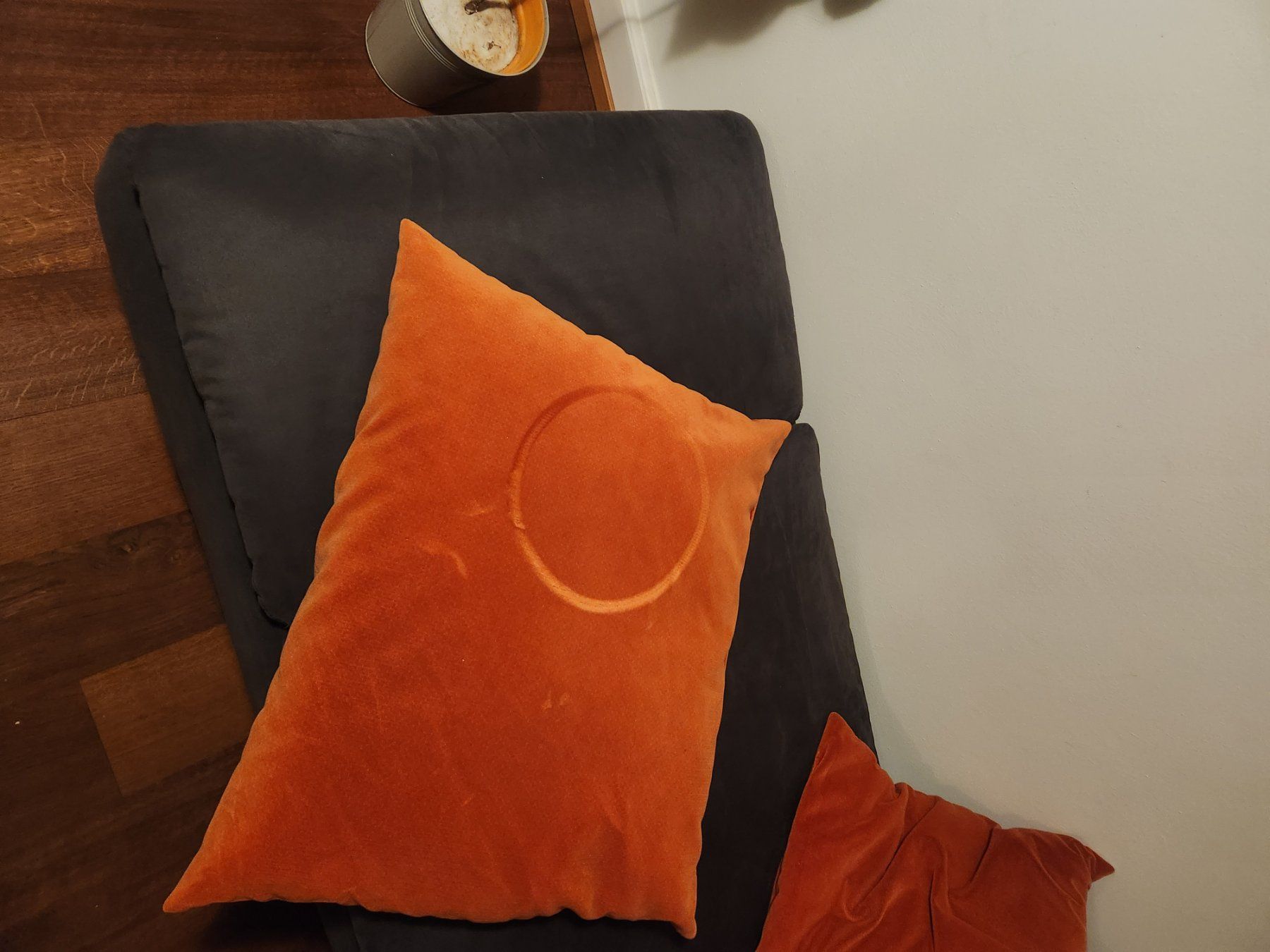 Divani: Sofa grau mit Kissen – Usato da Luzern venduto da mir_6zxt 2
