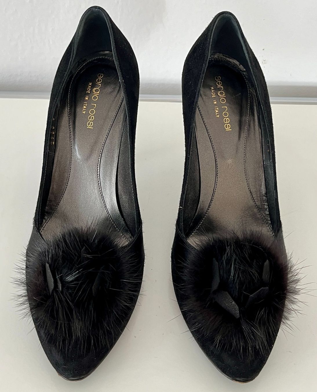 Sergio Rossi Scarpe da donna: Sergio Rossi Wildleder Pumps schwarz – Usato da Zürich venduto da nwr