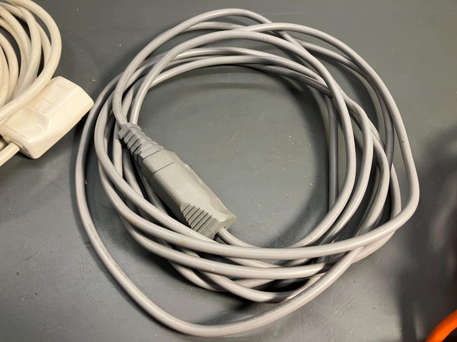 Kabel: Post. div. gebr. Verlängerungskabel ab 1.- – Gebraucht aus Lichtensteig von Buy24International 2