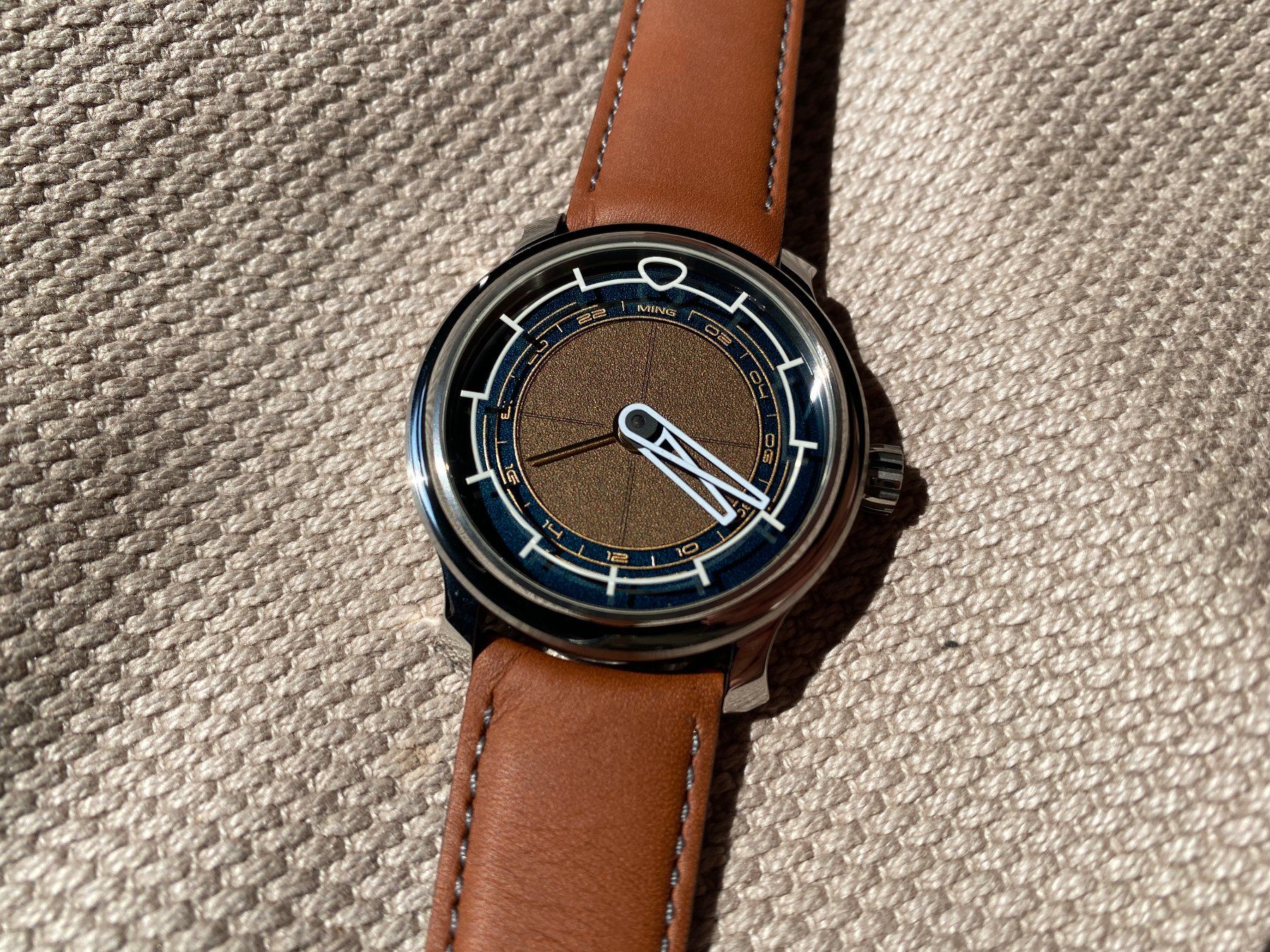 Orologi: Ming 22.01 GMT Gilt – Nuovo e nell'imballaggio originale da St. Gallen venduto da caemca