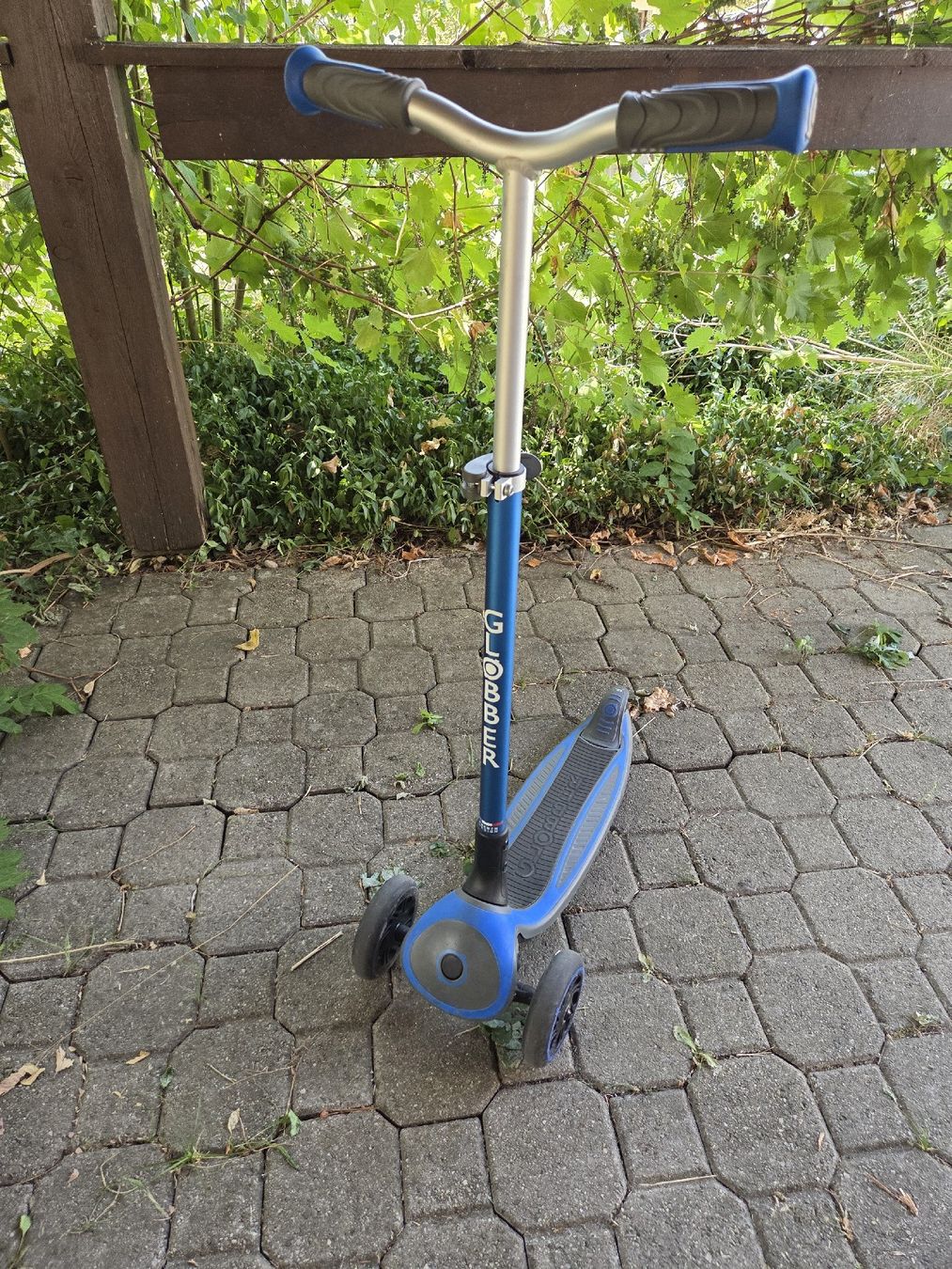 Globber Kickboard: Kinderroller Globber blau dreirädriges Trotti gebraucht LED – Usato da Glattfelden venduto da MorriganLeFaye 1