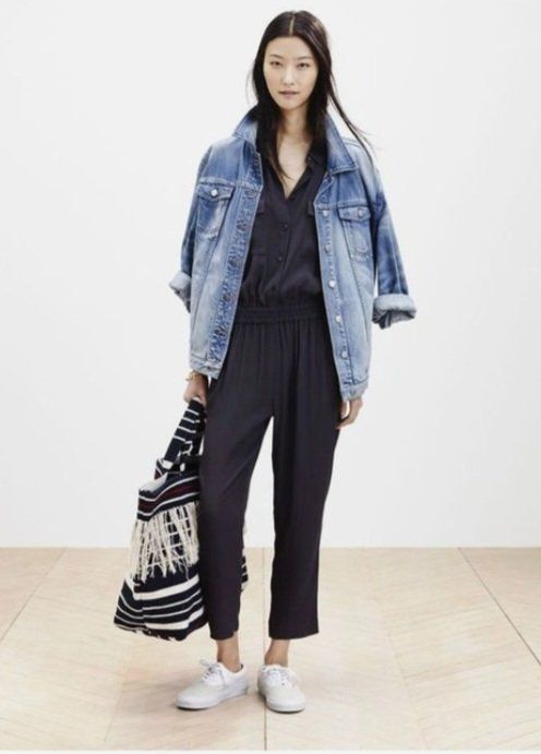 Givenchy Giacche: Givenchy Blue Denim Oversized 4G Chain Jacket – Nuovo e nell'imballaggio originale da Basel venduto da Kristal4