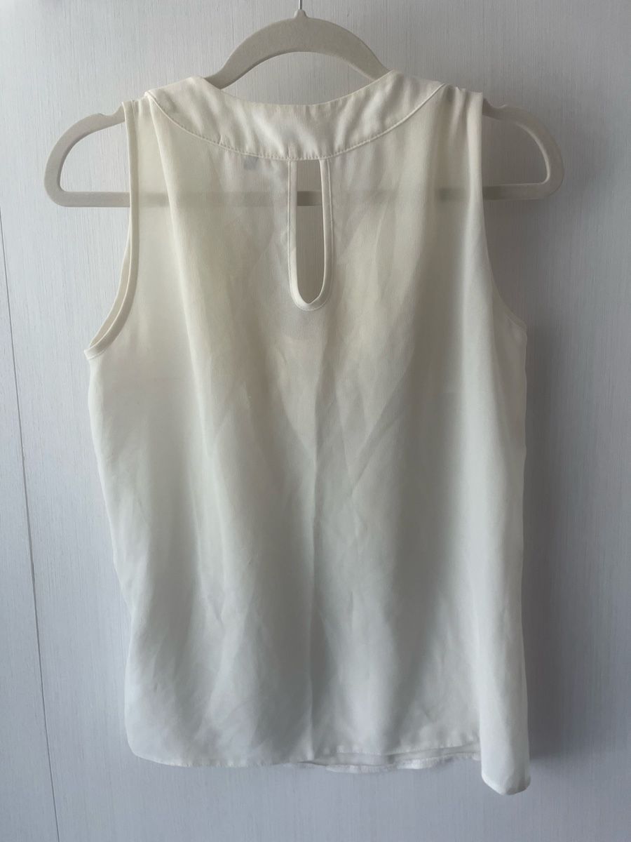 Camicette: ärmellose Bluse mit Rüschen in Elfenbein – Usato da Wattwil venduto da ann_m6sn 1