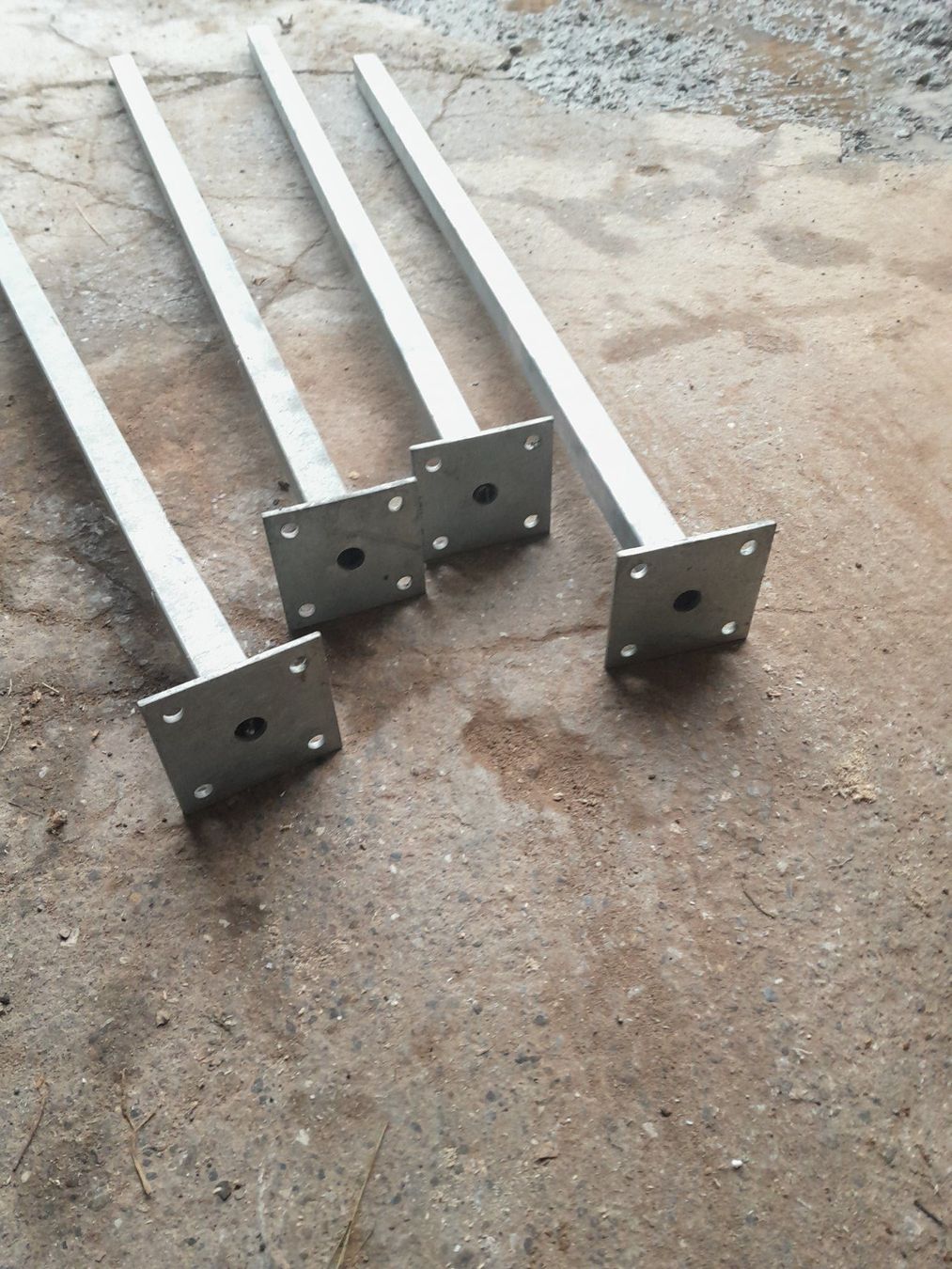 Recinzioni: Metallpfosten 5 Stk. – Usato da Schönenberg ZH venduto da wolfb.2