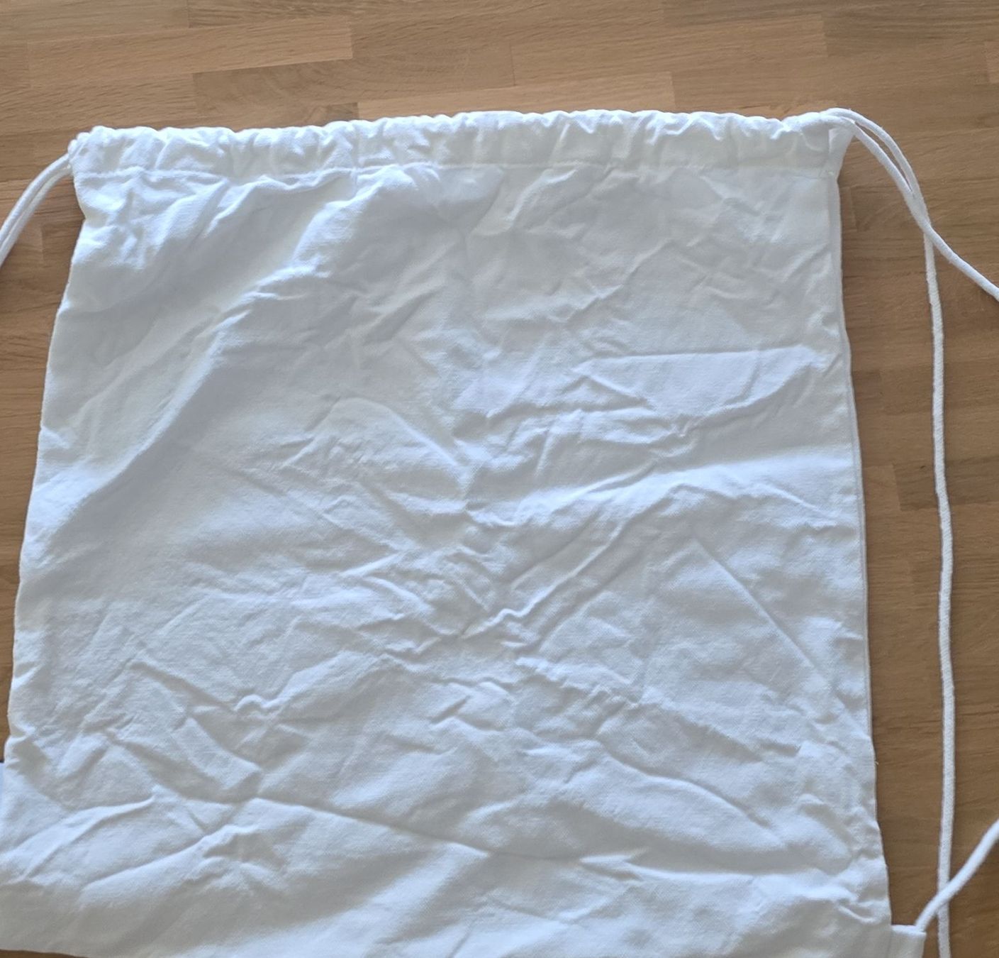 Loewe Taschen: Loewe x On Drawstring Dust Bag White Like New Condition – Neu (gemäss Beschreibung) aus Zürich von fin_2vqm
