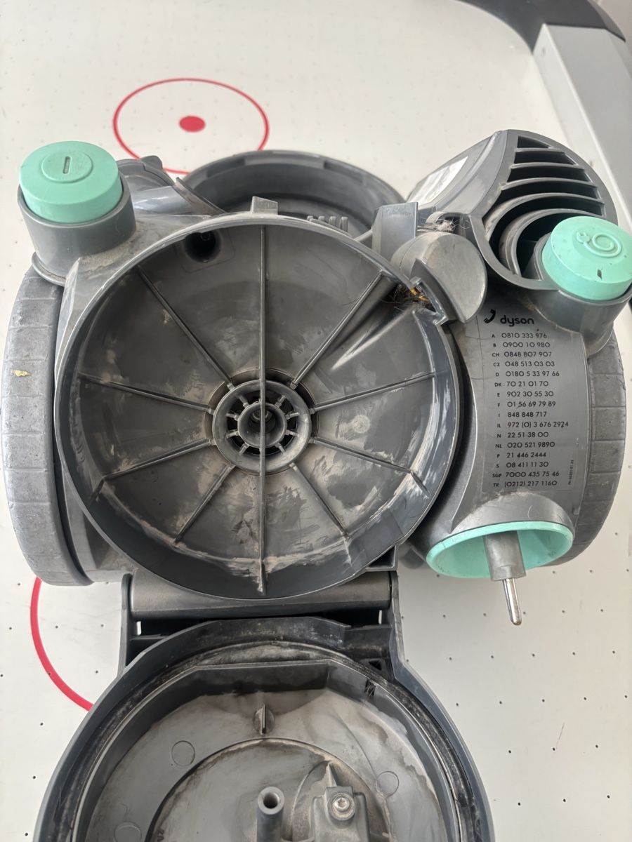 Dyson Aspirateurs & Accessoires: Dyson DC 08 Base Moteur – D'occasion à nods par Tozzifan 3