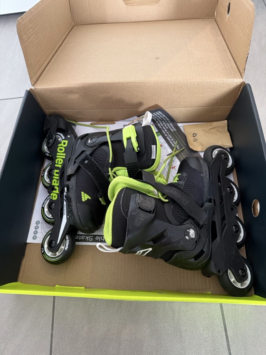 Pattini in linea & Pattini a rotelle: Rollerblade Microblade Kinder Rollschuh Grösse 28-32 neu – Usato da Niederglatt ZH venduto da Maple12345