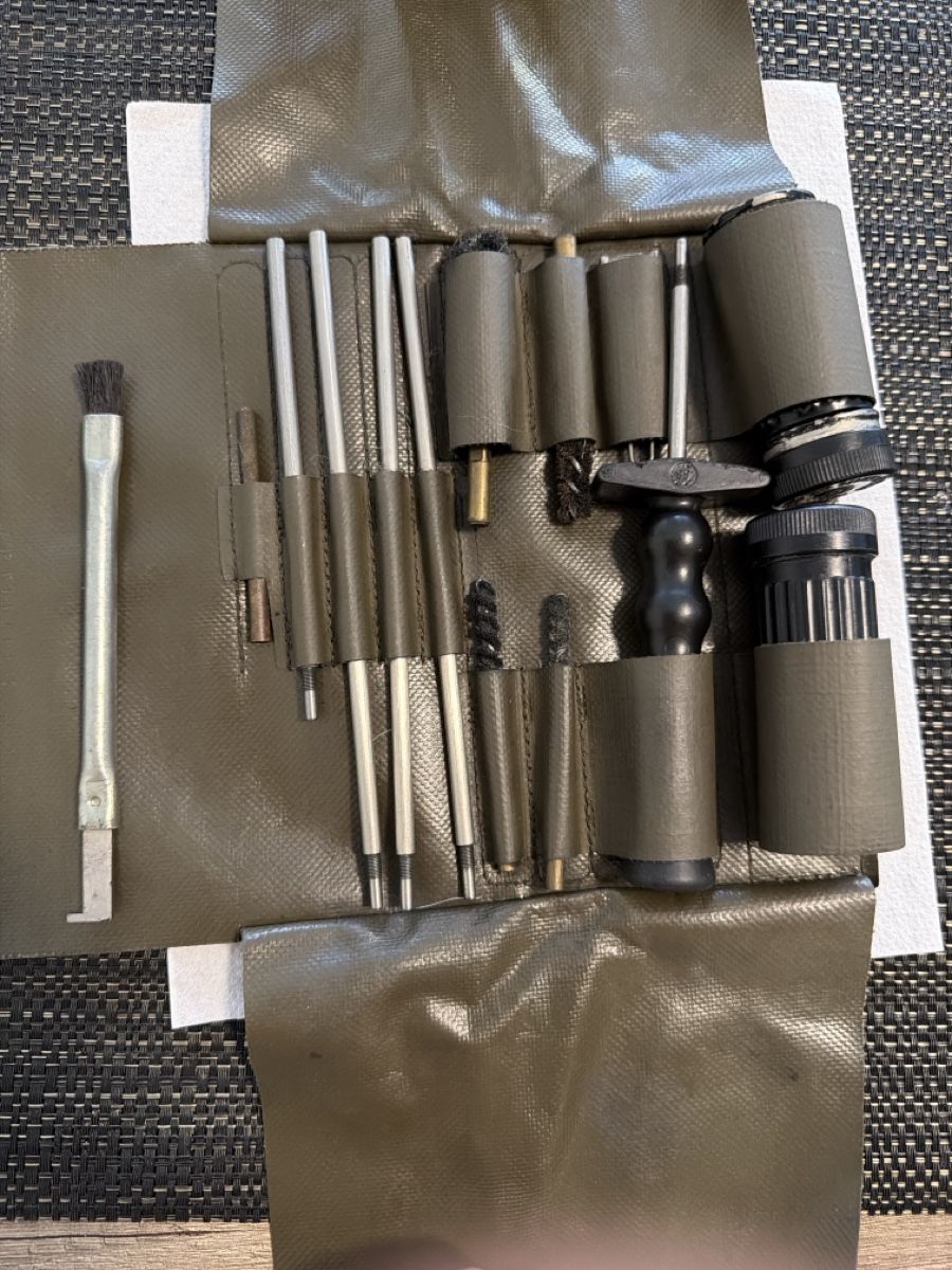 Schweizer Armee Uniformi: Putzzeug Sig Stgw 90 – Usato da Lausanne venduto da Erion2015 1