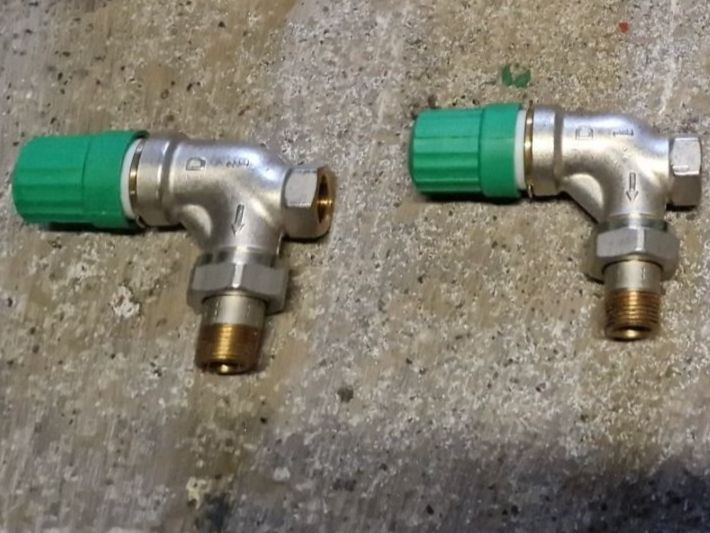 Radiatori: 4 vannes thermostatique neuves – Nuovo e nell'imballaggio originale da St. Ursen venduto da cpi23