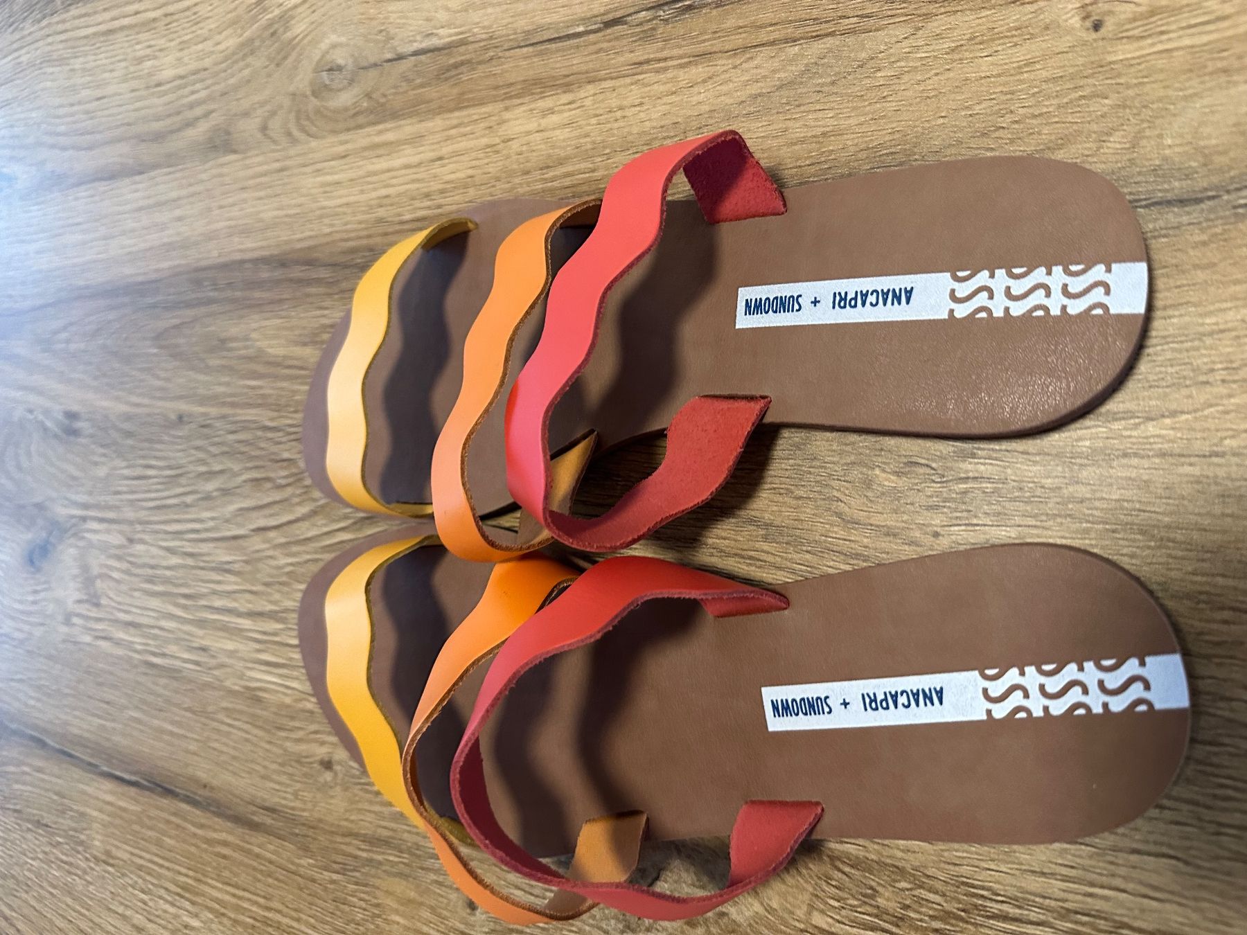 Scarpe da donna: Riemensandalette  mit Waves Details – Nuovo e nell'imballaggio originale da Urdorf venduto da fairfashion 1