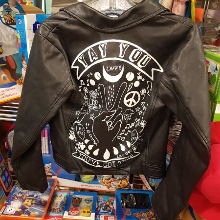 Kunstlederjacke mit abnehmbarer Kaputze gr 134 B20