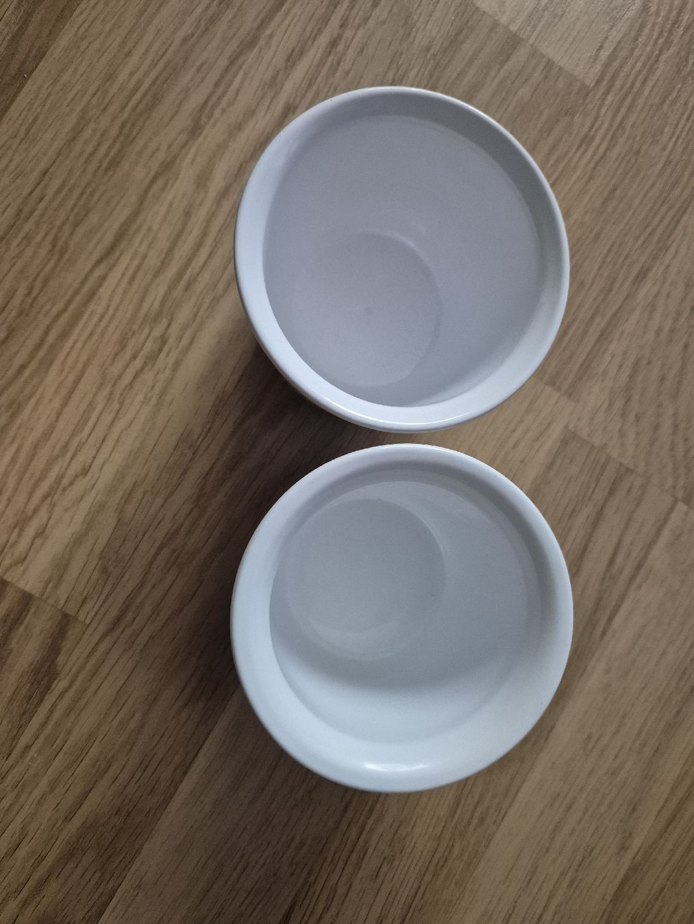 Pots de fleurs: 2 Blumentöpfe weiss – D'occasion à Langenthal par Polarisstern 1