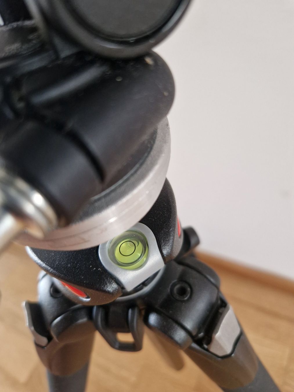 Manfrotto Treppiedi & Teste: Manfrotto Kamerastativ – Usato da Luzern venduto da ela.ela 7