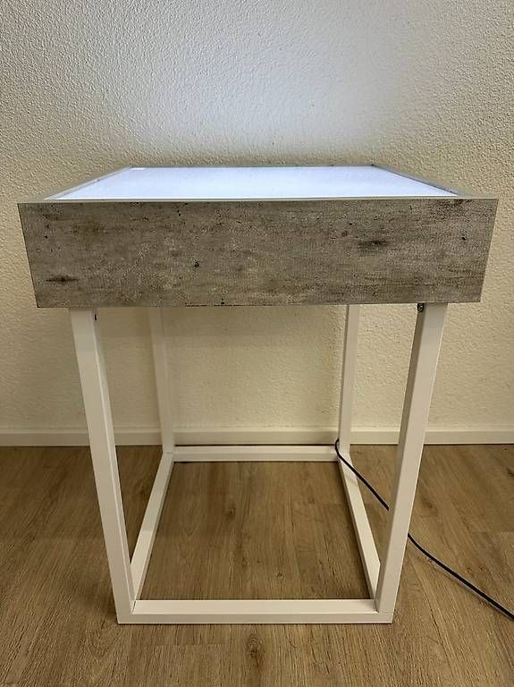 Comodini: LED Leuchttisch mit Milchglasplatte – Usato da Obernau venduto da Arche_Noah_Brocki 1