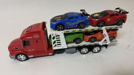 Autotransporter mit 4 Spielzeugautos