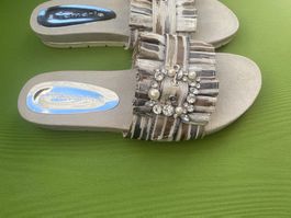 SUMMERTIME - stylische/edle Damensandale mit Perlen, grau,39