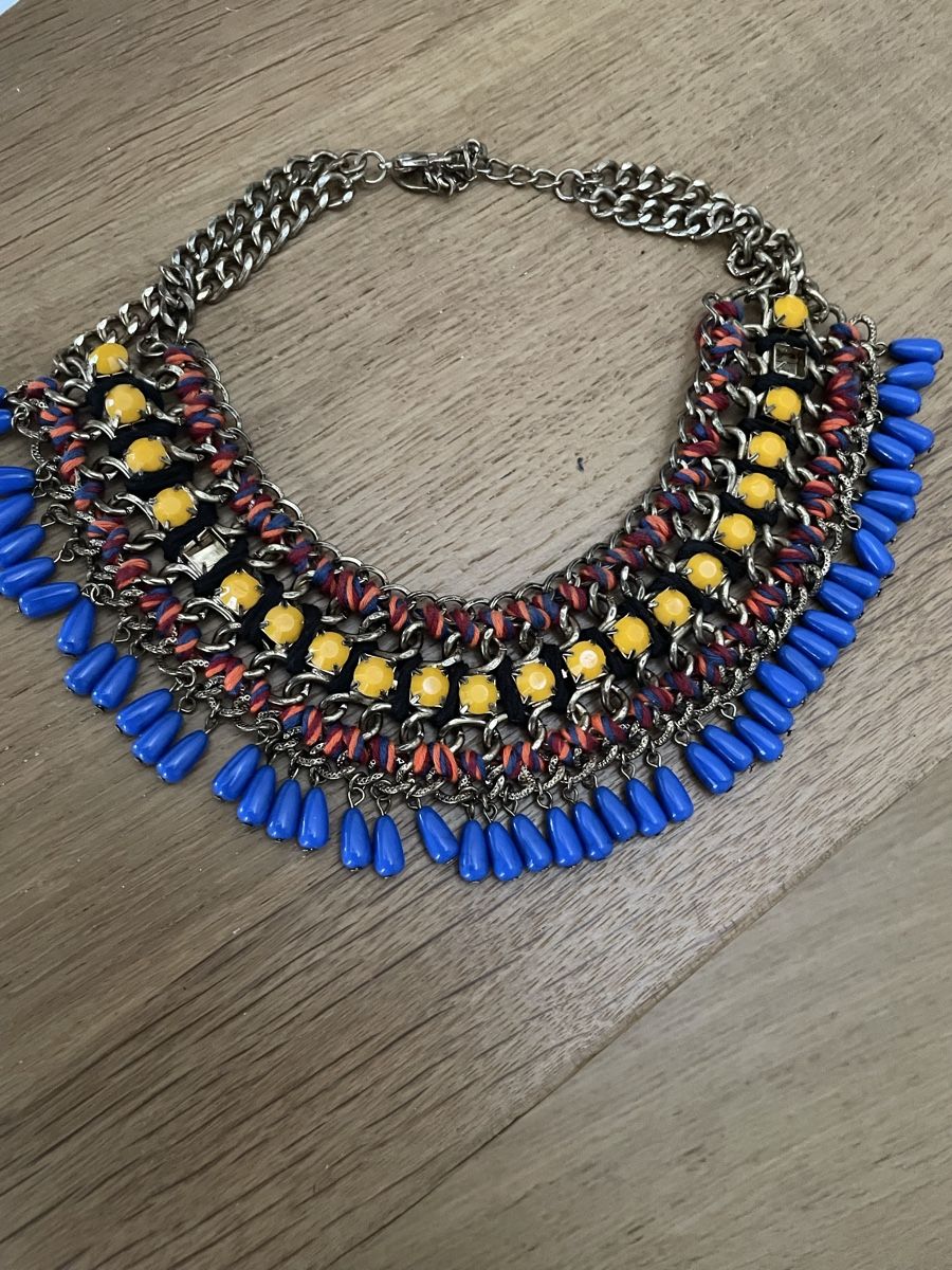Ketten: Halskette Statement Kette mit blau, gelb und rot Perlen – Gebraucht aus Langendorf von PetLuna