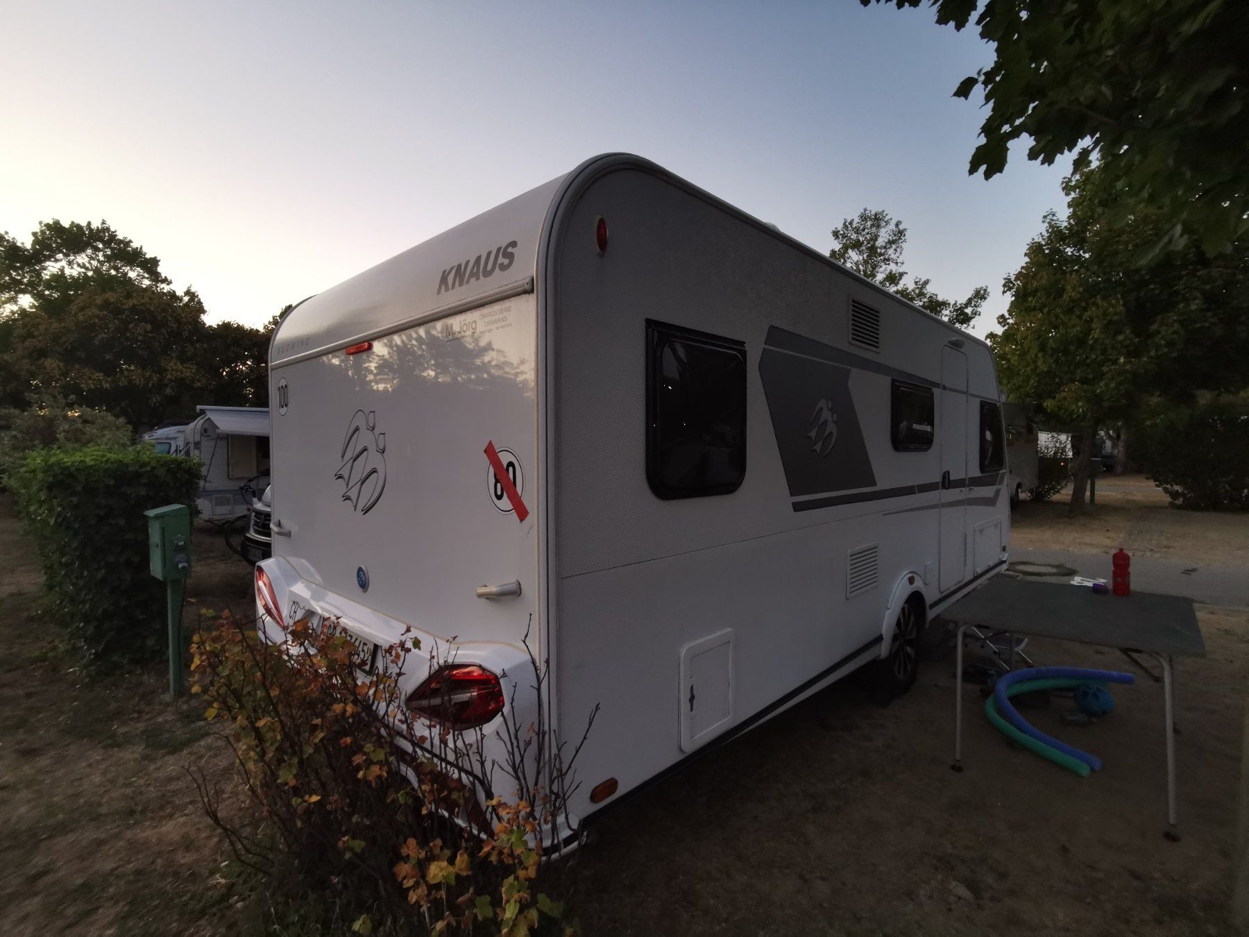 Camping Fahrzeuge: Knaus Südwind 580QS Silver Selection – Gebraucht aus Malix von InkSplotches 1