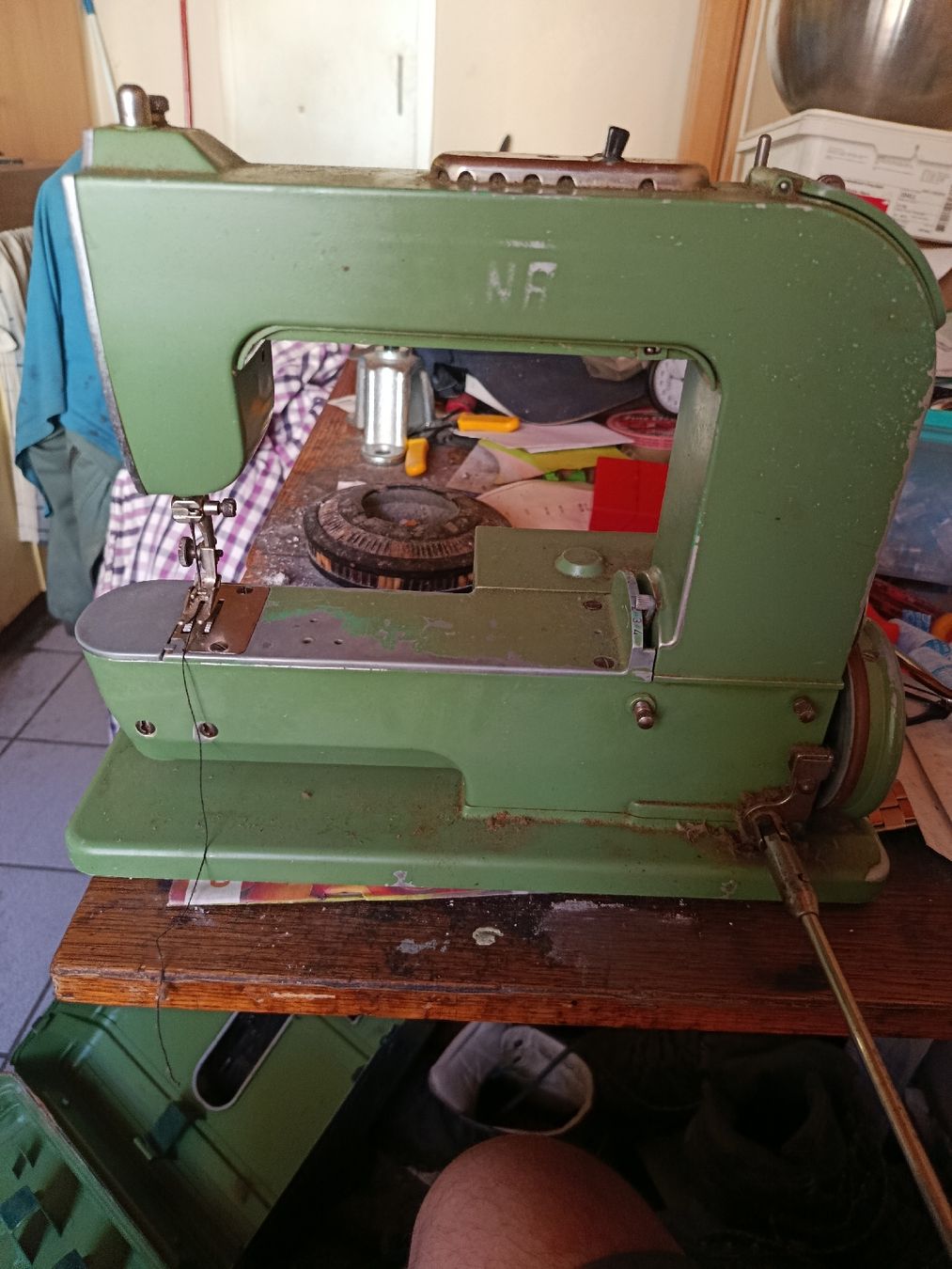 Machines à coudre: Nähmaschine  – Défectueux à Mümliswil par Bloch1