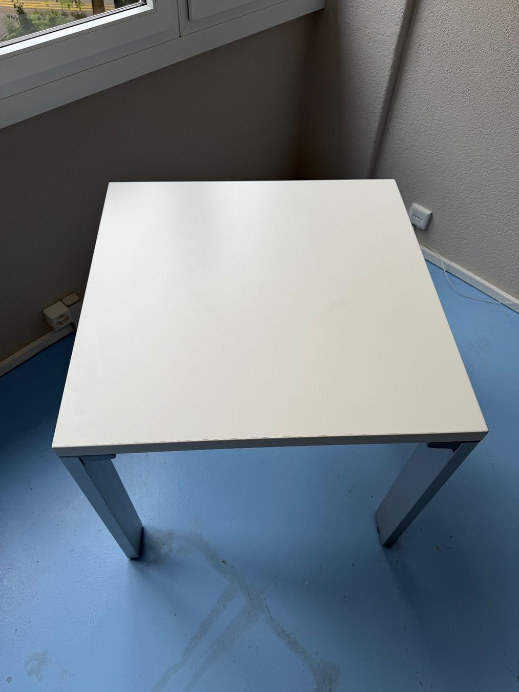 Scrivanie: Quadratischer Tisch – Usato da Zürich venduto da mar_hs6l 1