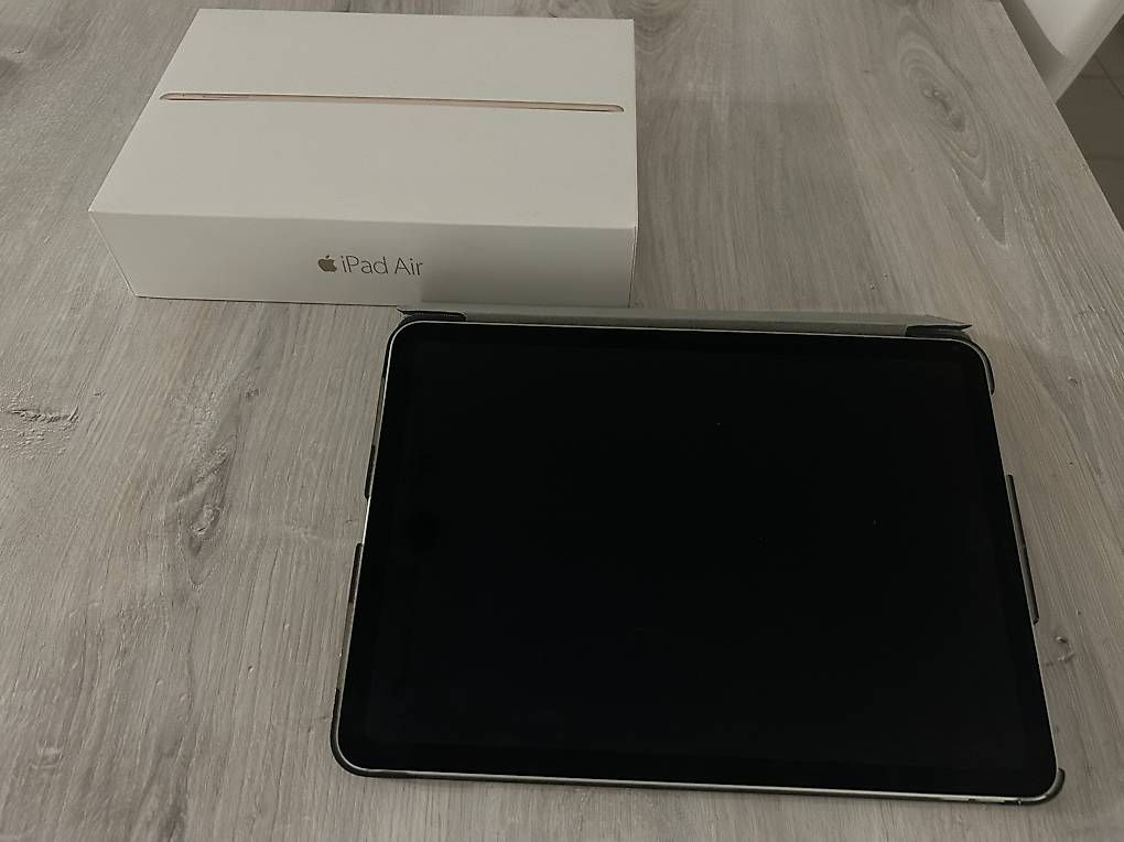 Tablet PC: iPad Air quarta generazione  – Usato da Giubiasco venduto da radiolina