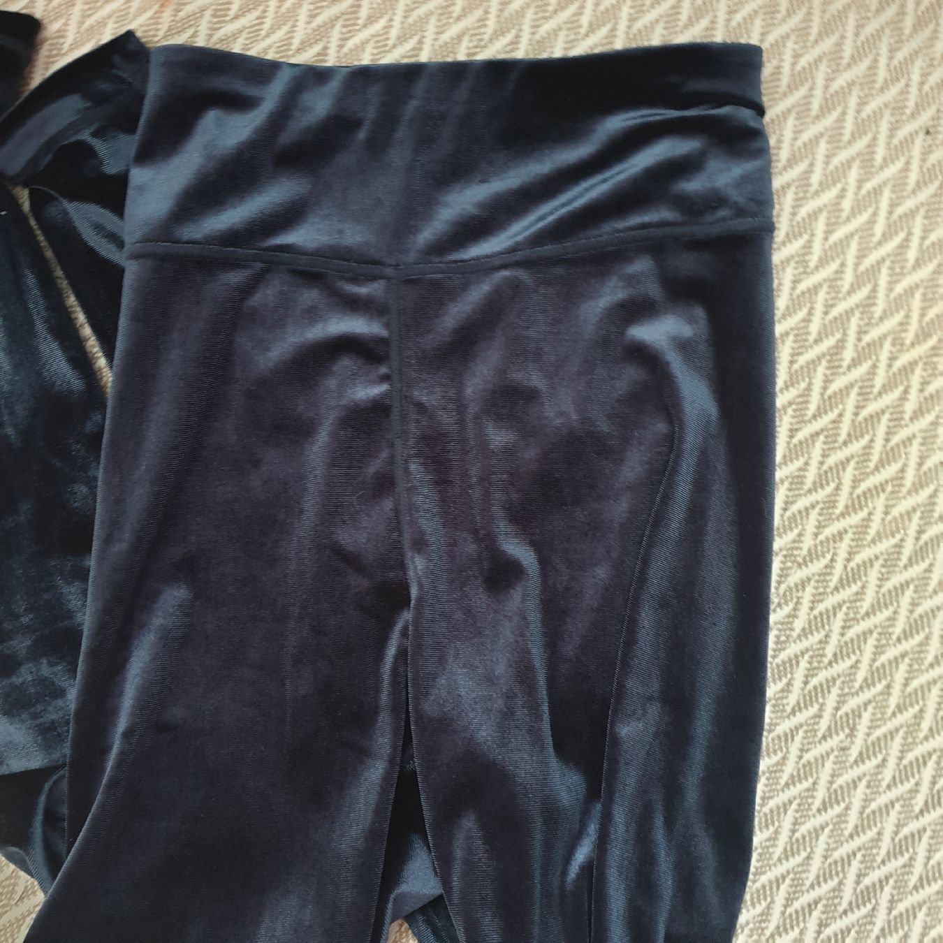 Juicy Couture Tops: Juicy Couture, Samt 2 Teiler  – D'occasion à Frenkendorf par Moon111 4