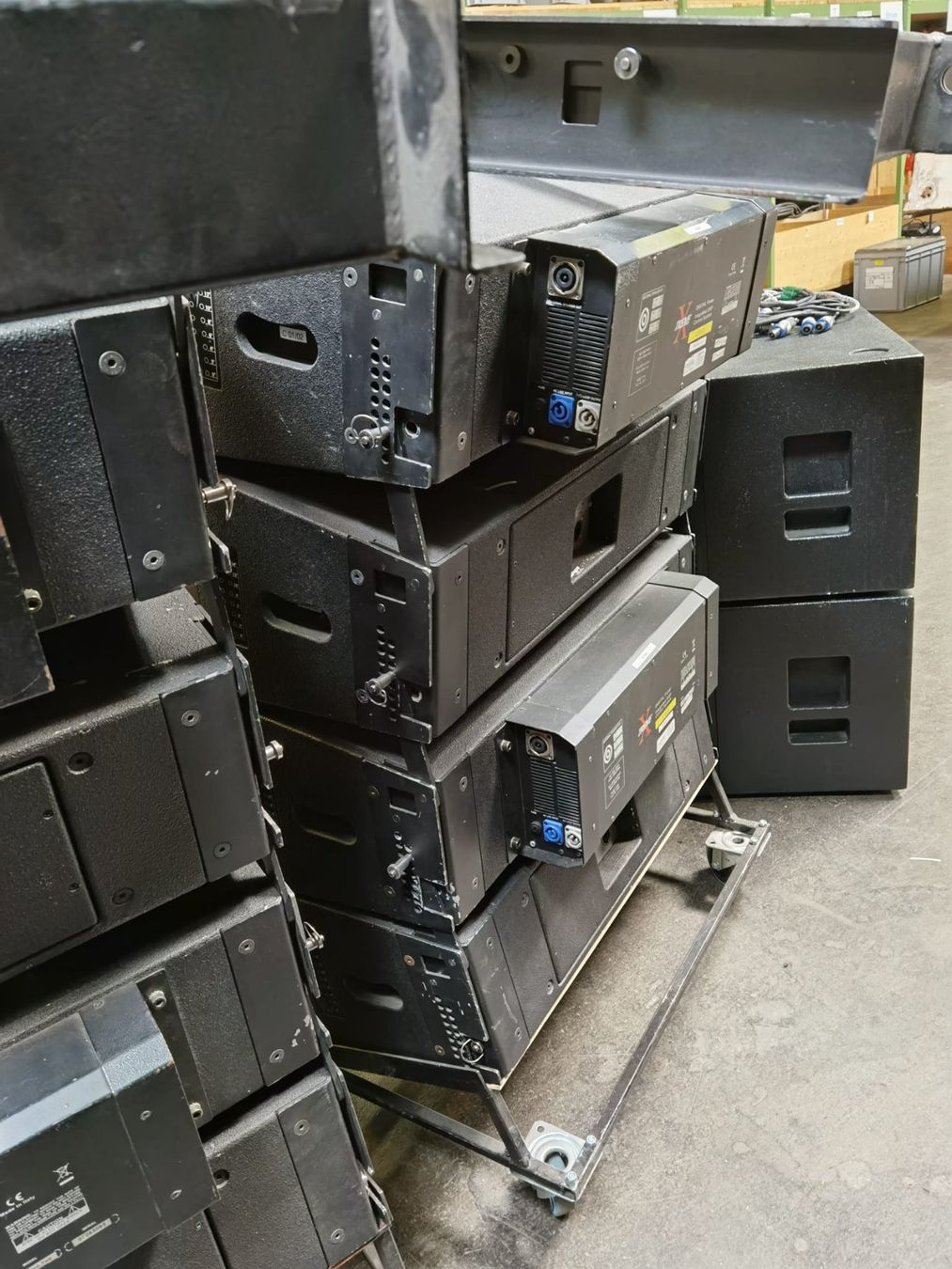 Casse acustiche: X Trime  MISI™ (MIddle-SIzed line array) inklusive Amps – Usato da Aesch LU venduto da Cubic 3