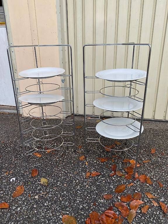 Teller: Vend 2 supports assiettes – Gebraucht aus Martigny von seater 1