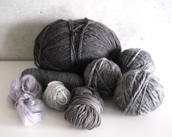Paket mit Garn-/Wollknäuel (grau)