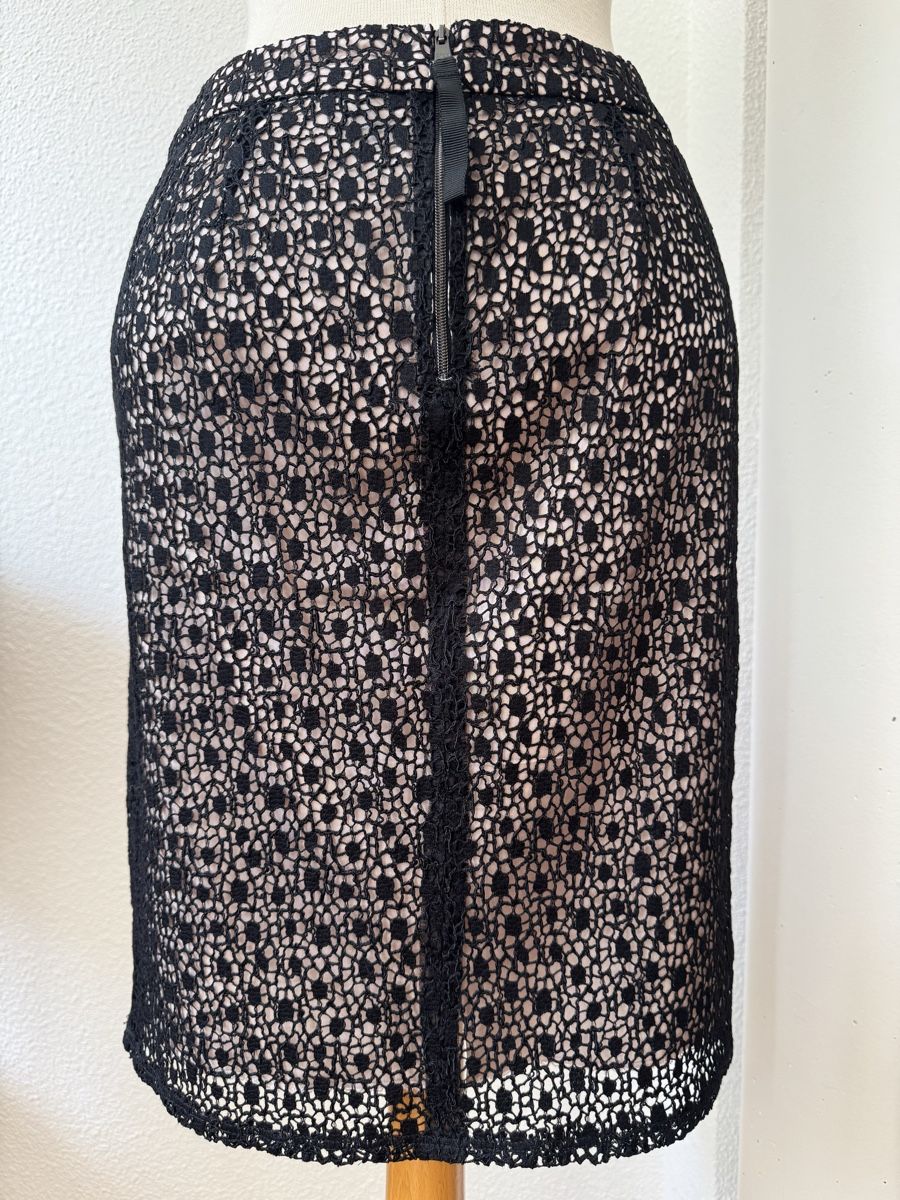 Marc Cain Gonne: Jupe Marccain noire dentelle taille 1  – Nuovo (secondo la descrizione) da Morges venduto da sandy069 2