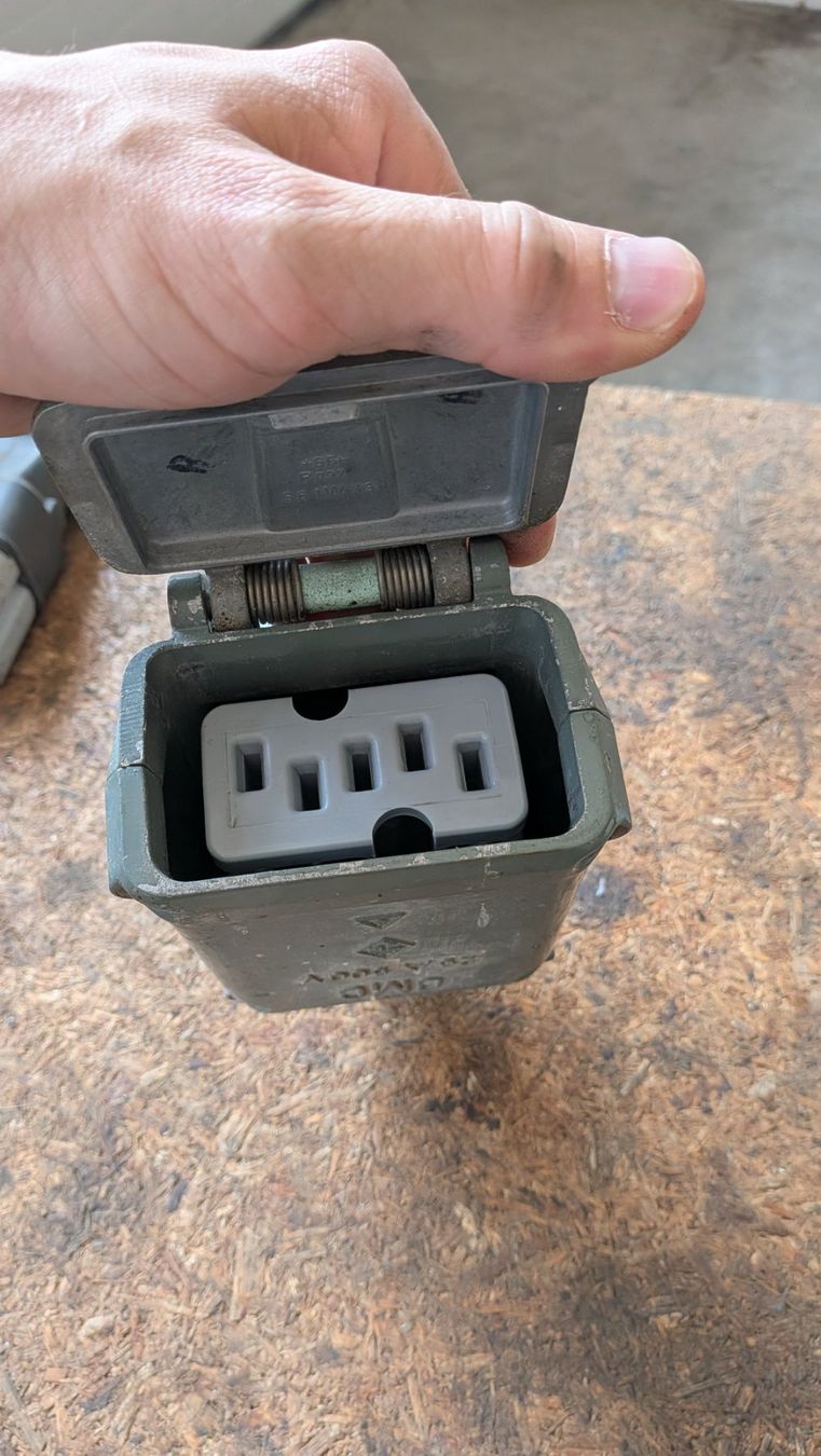 Stecker: Steckdose CMC 25A 500V – Gebraucht aus Wilen (Gottshaus) von mahi87