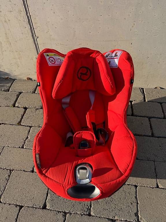 Seggiolini per auto: Cybex Babyschale / Kindersitz / drehbar – Usato da Utzigen venduto da cdrg