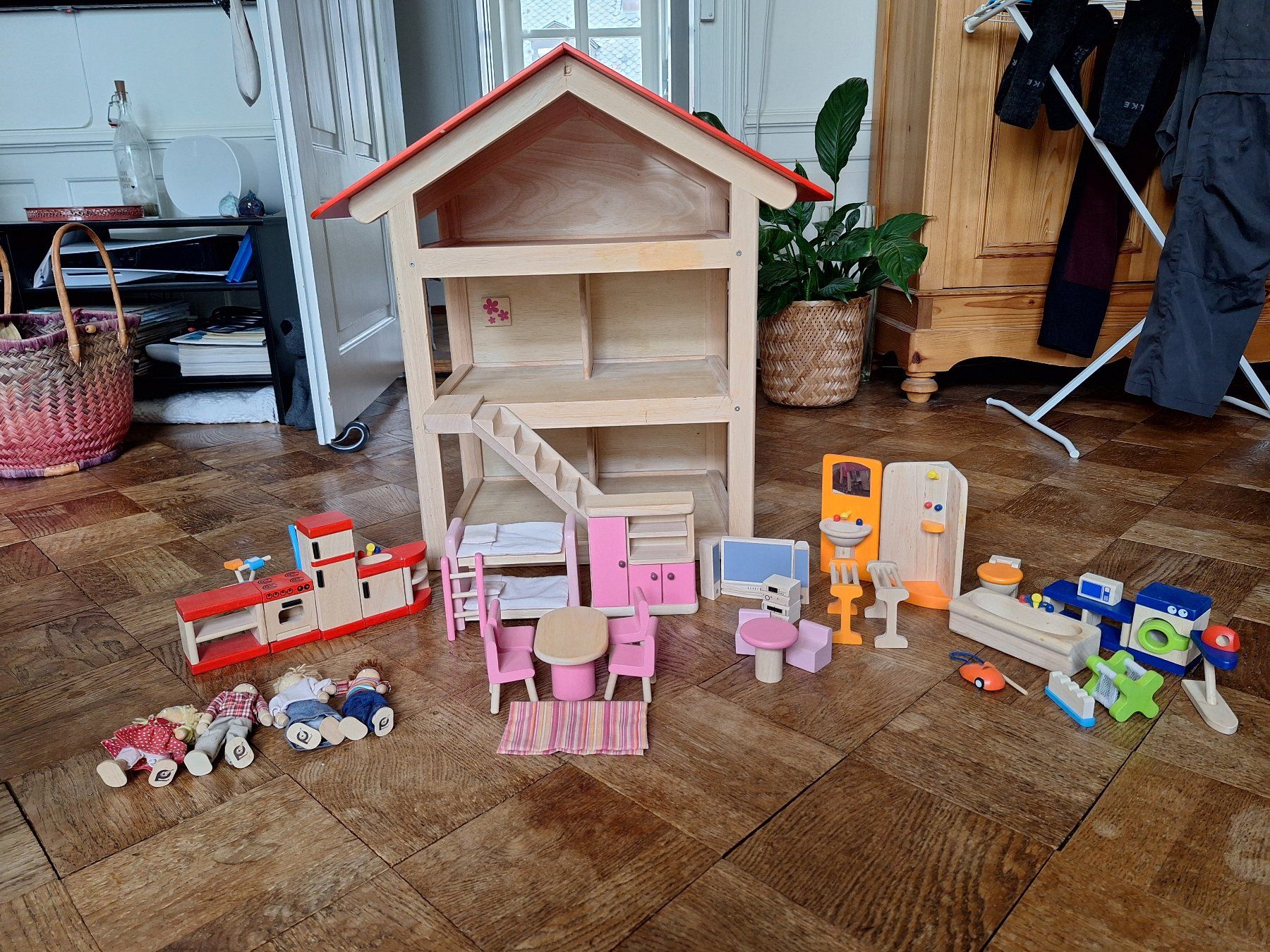 Case e mobili per bambole: Puppenhaus aus Holz – Usato da Zürich venduto da amico07