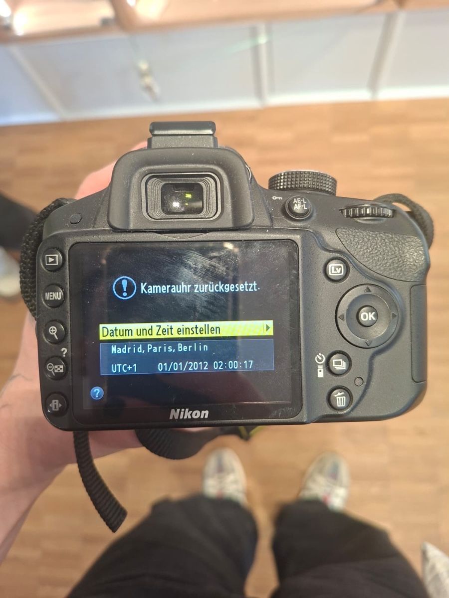 Nikon Fotocamera: Nikon D3200 Bundle mit Tamron Objektiv + Mehr! – Nuovo (secondo la descrizione) da Bern venduto da joannnne 8