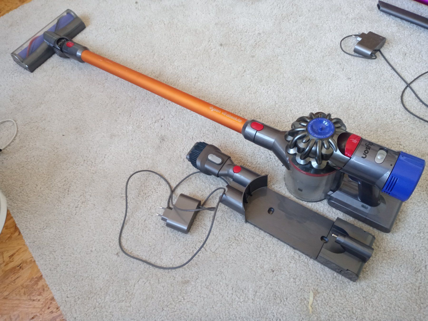 Dyson Aspirateurs & Accessoires: Handstaubsauger Dyson V8 – D'occasion à Prez-vers-Siviriez par Monija70