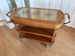 Servierwagen mit Metallplatte und Plexiglashaube 2 Aufsätze.