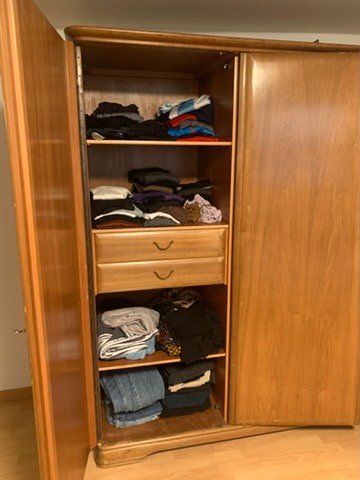 Schränke: Geräumiger Mid-Century Schrank – Gebraucht aus Zürich von del_b79q 9