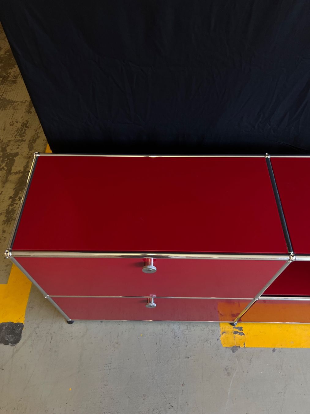USM Scaffali: USM Haller Sideboard rot – Usato da Luzern venduto da B-R 5