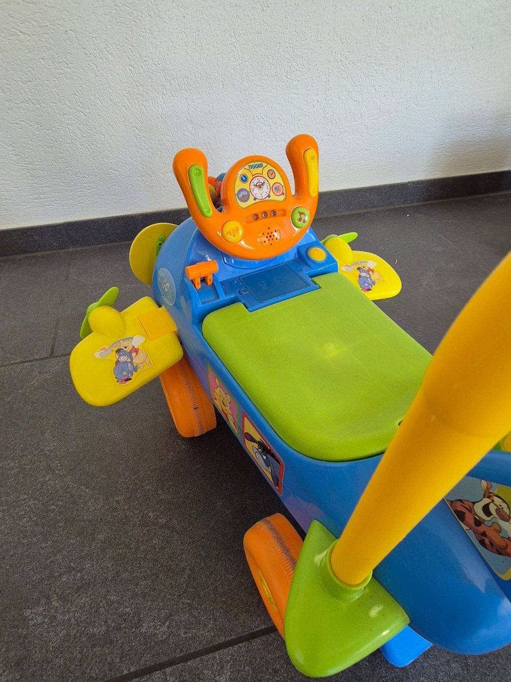 Véhicules pour enfants: Flugzeug Kinderfahrzeug mit Tigger – D'occasion à Wasen im Emmental par asstaehli 2