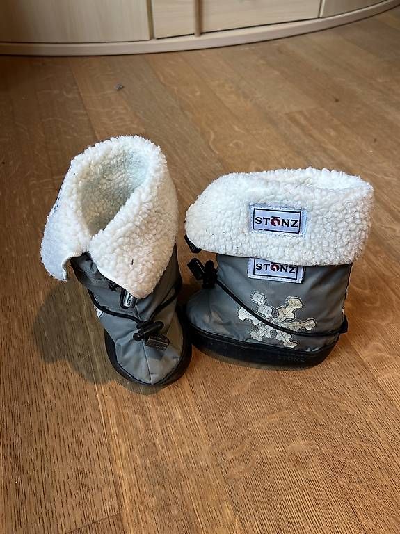 Schuhe für Jungen: Stonz Booties Gr L – Gebraucht aus Gsteigwiler von mischu20