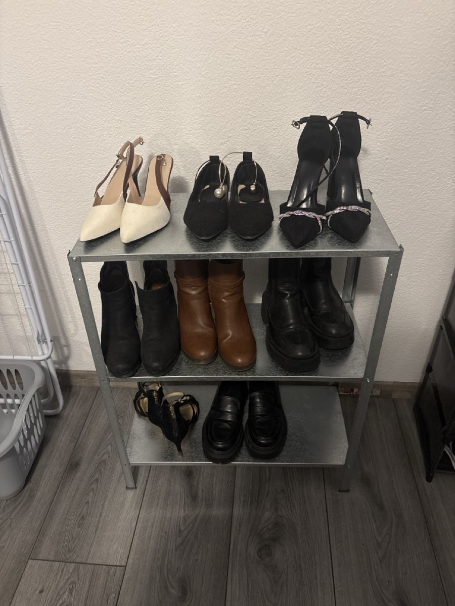 Regale: Schuhgestell – Neu (gemäss Beschreibung) aus Menziken von jul.kl 1
