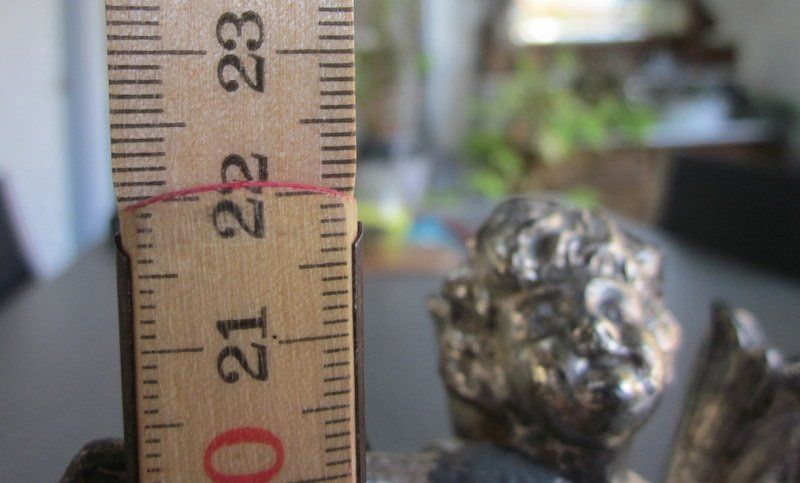 Skulpturen & Statuen: Skulptur, Ständer, Putti auf Kugel messingfarben – Gebraucht aus Bischofszell von raika 8