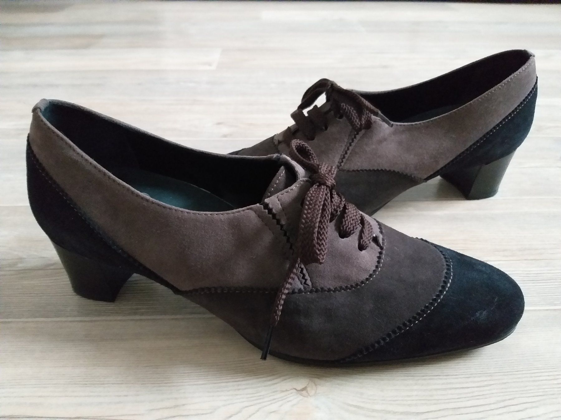 Scarpe da donna: FINEST Chaussures / Schuhe pointure / Nummer 40 – Usato da Cossonay-ville venduto da Super-Price-Quality