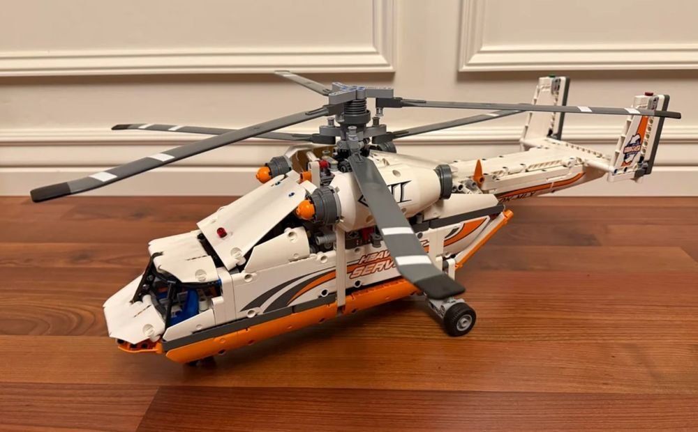 Lego Jeux de construction: LEGO Technic 42052 Heavy Lift Helicopter – D'occasion à Selkingen par gwendolynx