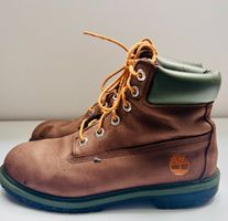 Timberland 6-Inch Boots in Braun mit grünem Kragen – Grösse